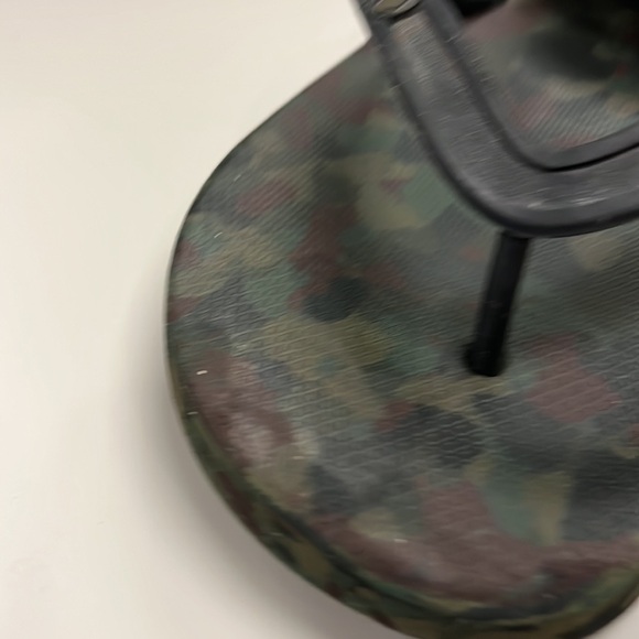 Volcom Camouflage green / black flip flops size 8 - Picture 6 of 14